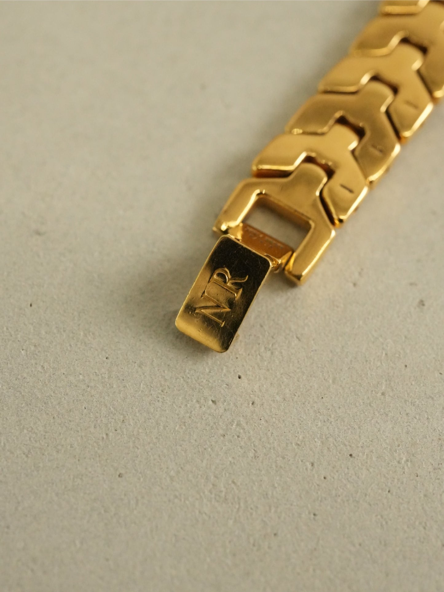 NINA RICCI Vintage Ribbon Motif Square Watch Gold Bracelet Model Swiss Made