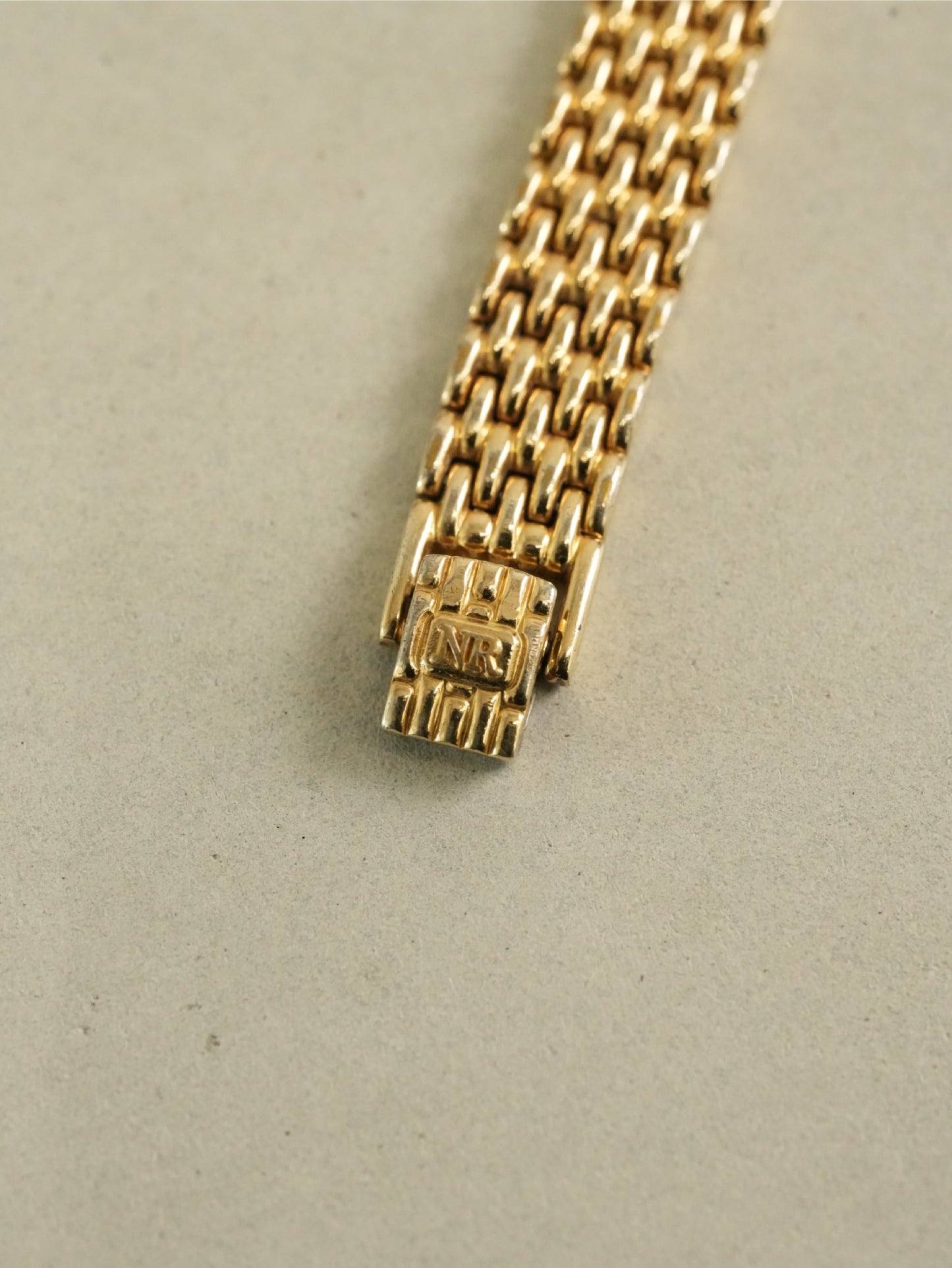 NINA RICCI Vintage Mother of Pearl Dial Watch Gold Bracelet Model