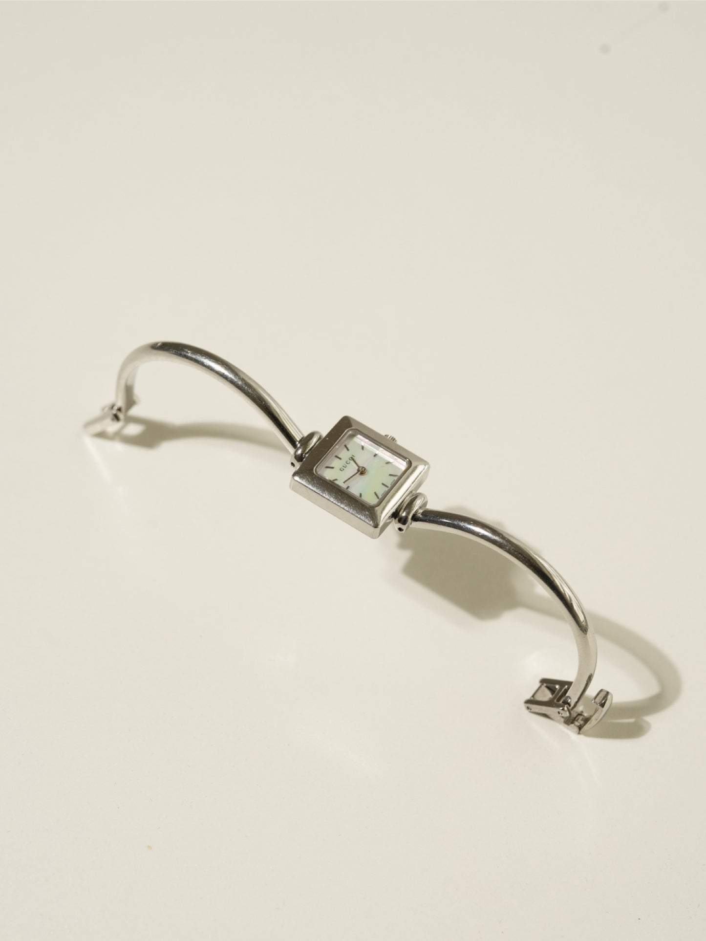 GUCCI 1900L – Mother of Pearl Dial 17665102 with box made in swiss