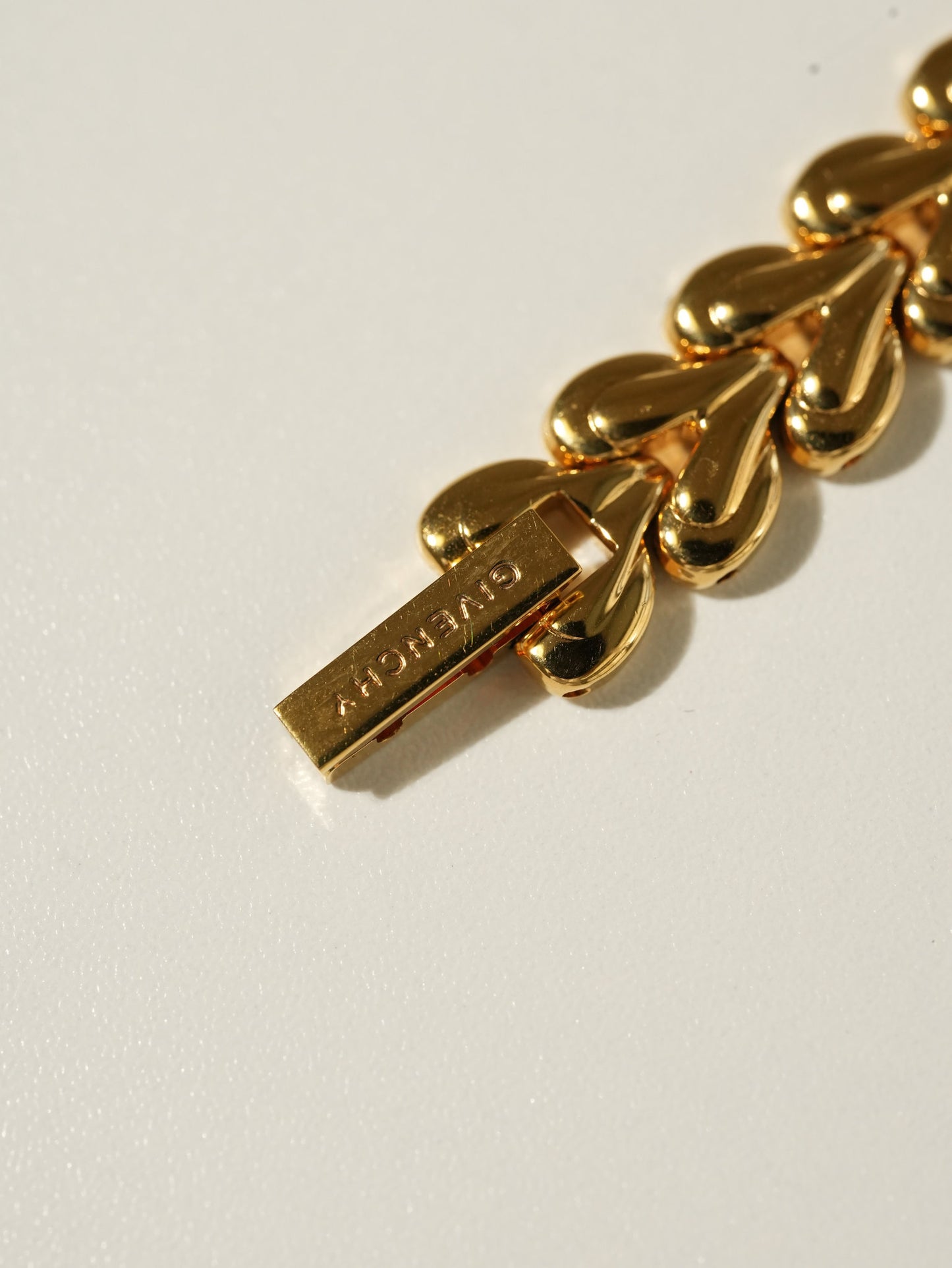 GIVENCHY ラウンドシェル