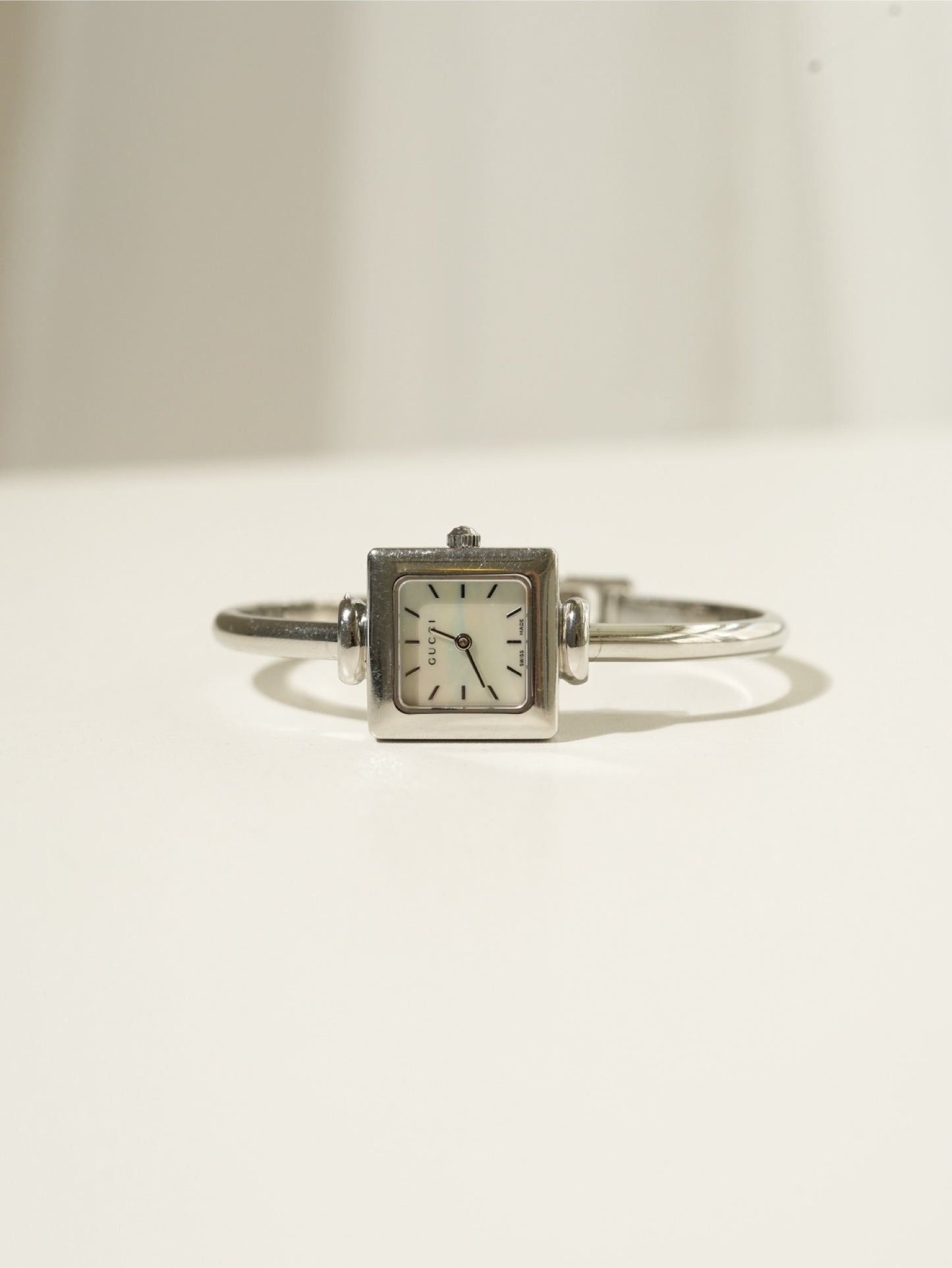 GUCCI 1900L – Mother of Pearl Dial 17665102 with box made in swiss