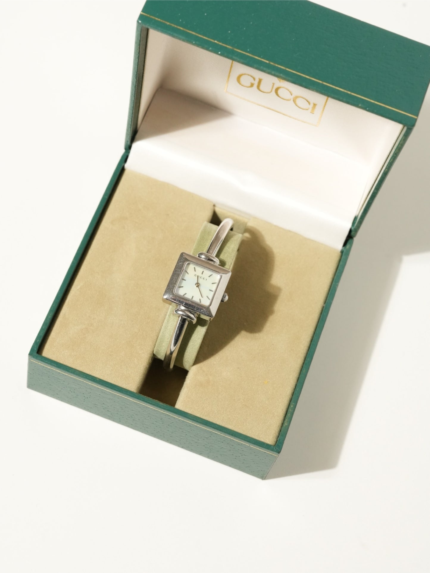 GUCCI 1900L – Mother of Pearl Dial 17665102 with box made in swiss