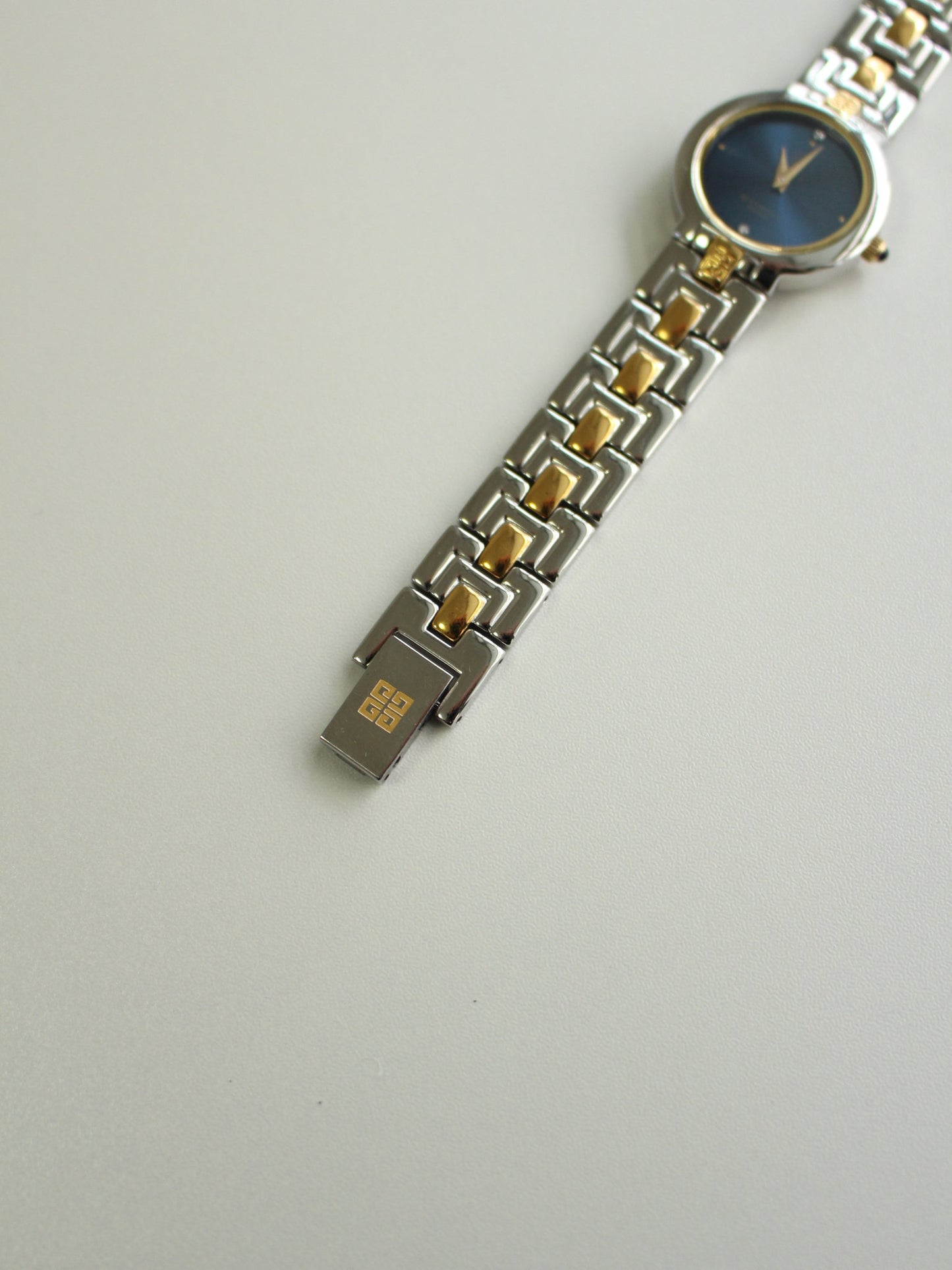 GIVENCHY 2P ダイヤ