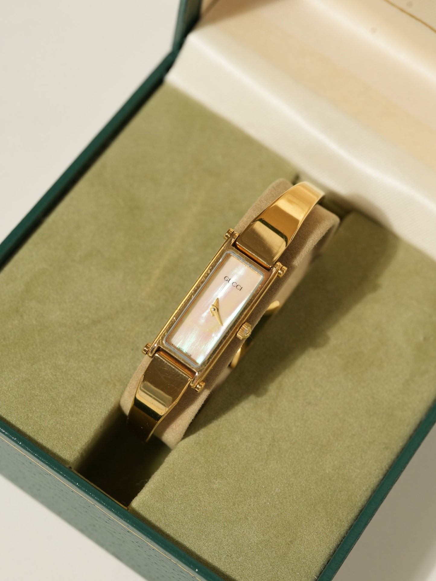 GUCCI MOP Dial Bangle