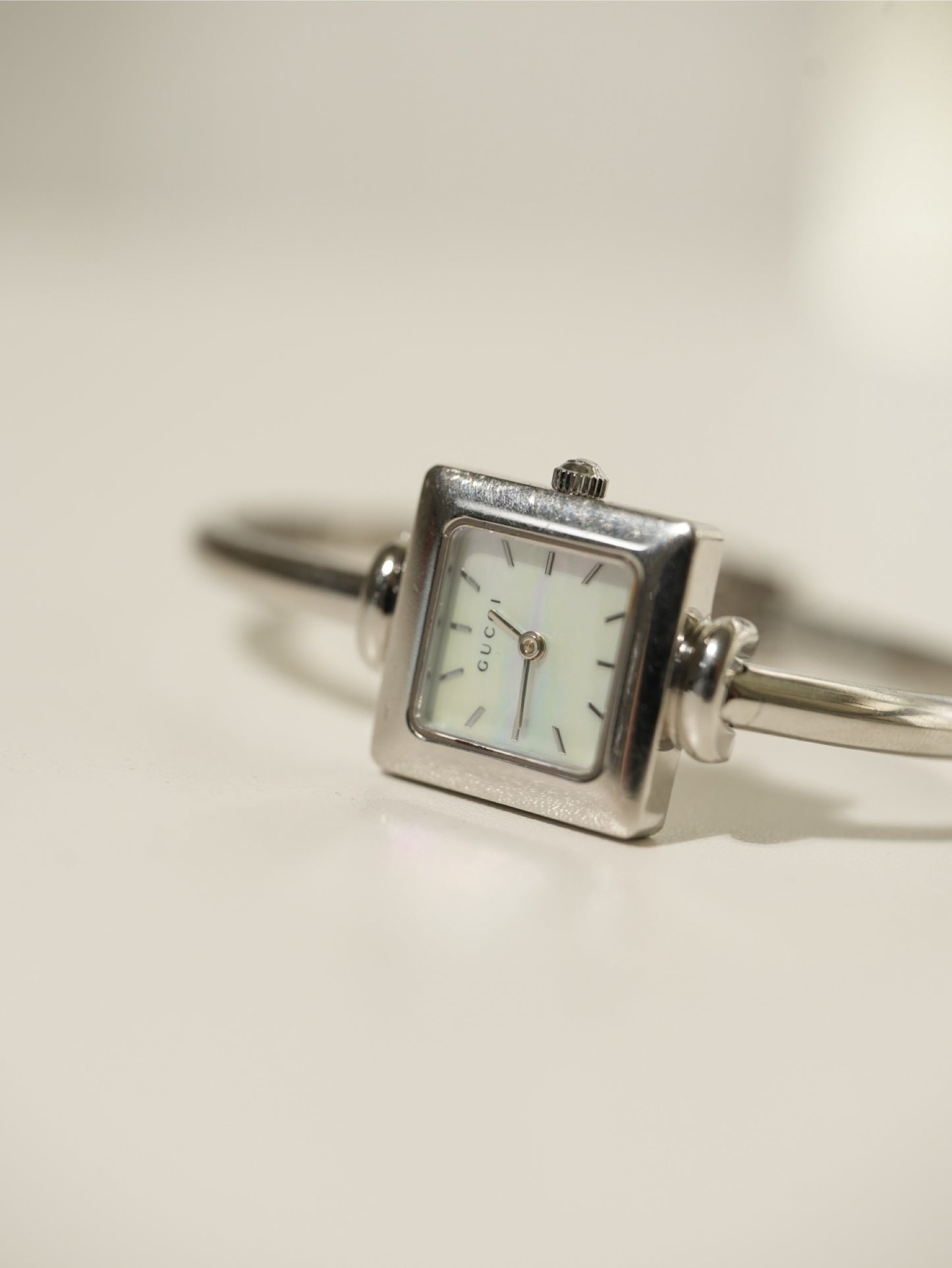 GUCCI 1900L – Mother of Pearl Dial 17665102 with box made in swiss